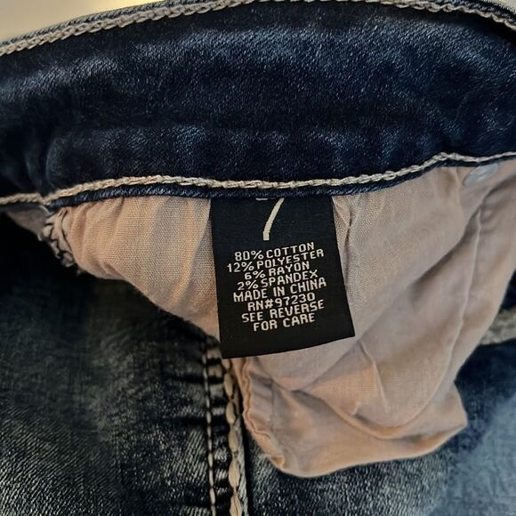 ALMOST Famous low rise cropped jeans embellished flap back pockets Size 7 - Picture 9 of 13